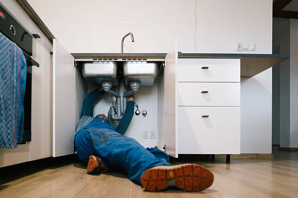 Professional Emergency Plumber technician working in Hartley, CA